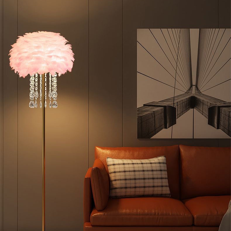 Lampada da terra nordica con piume e paralume in cristallo – Illuminazione di design elegante