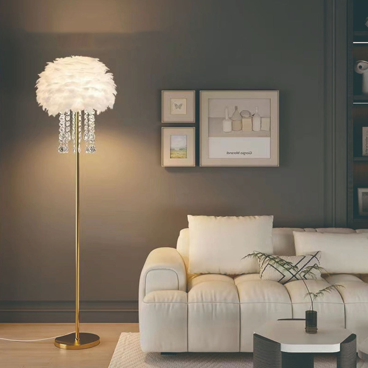 Lampada da terra nordica con piume e paralume in cristallo – Illuminazione di design elegante