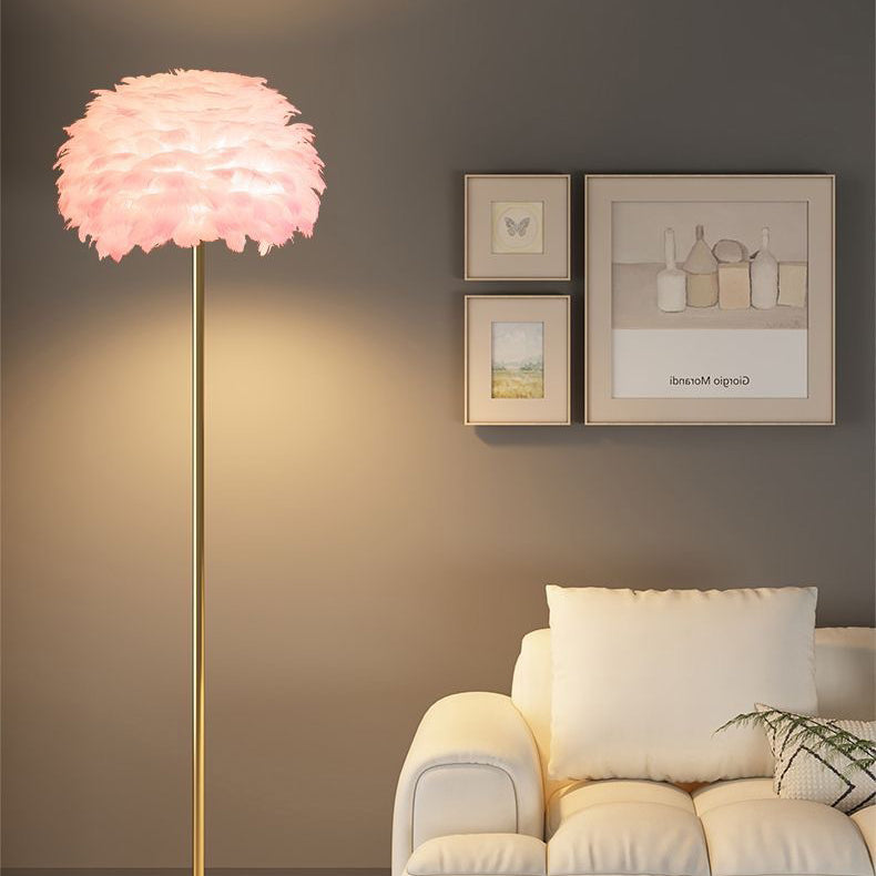 Lampada da terra nordica con piume e paralume in cristallo – Illuminazione di design elegante