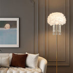 Lampada da terra nordica con piume e paralume in cristallo – Illuminazione di design elegante