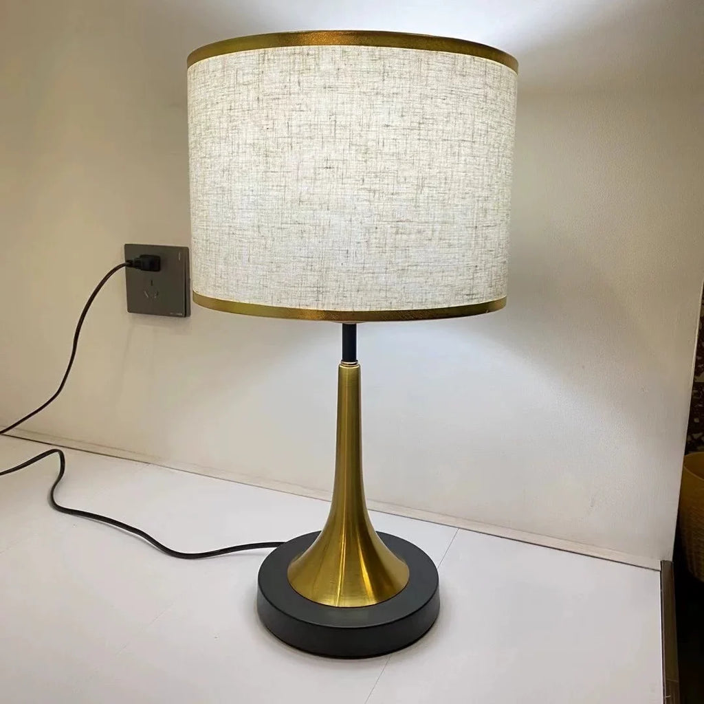 Lampada da Tavolo Dimmable a Sensore Touch in Metallo con Tessuto Retro Contemporaneo per Comodino
