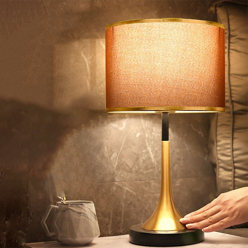 Lampada da Tavolo Dimmable a Sensore Touch in Metallo con Tessuto Retro Contemporaneo per Comodino
