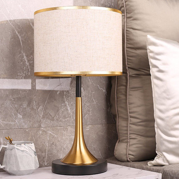 Lampada da Tavolo Dimmable a Sensore Touch in Metallo con Tessuto Retro Contemporaneo per Comodino