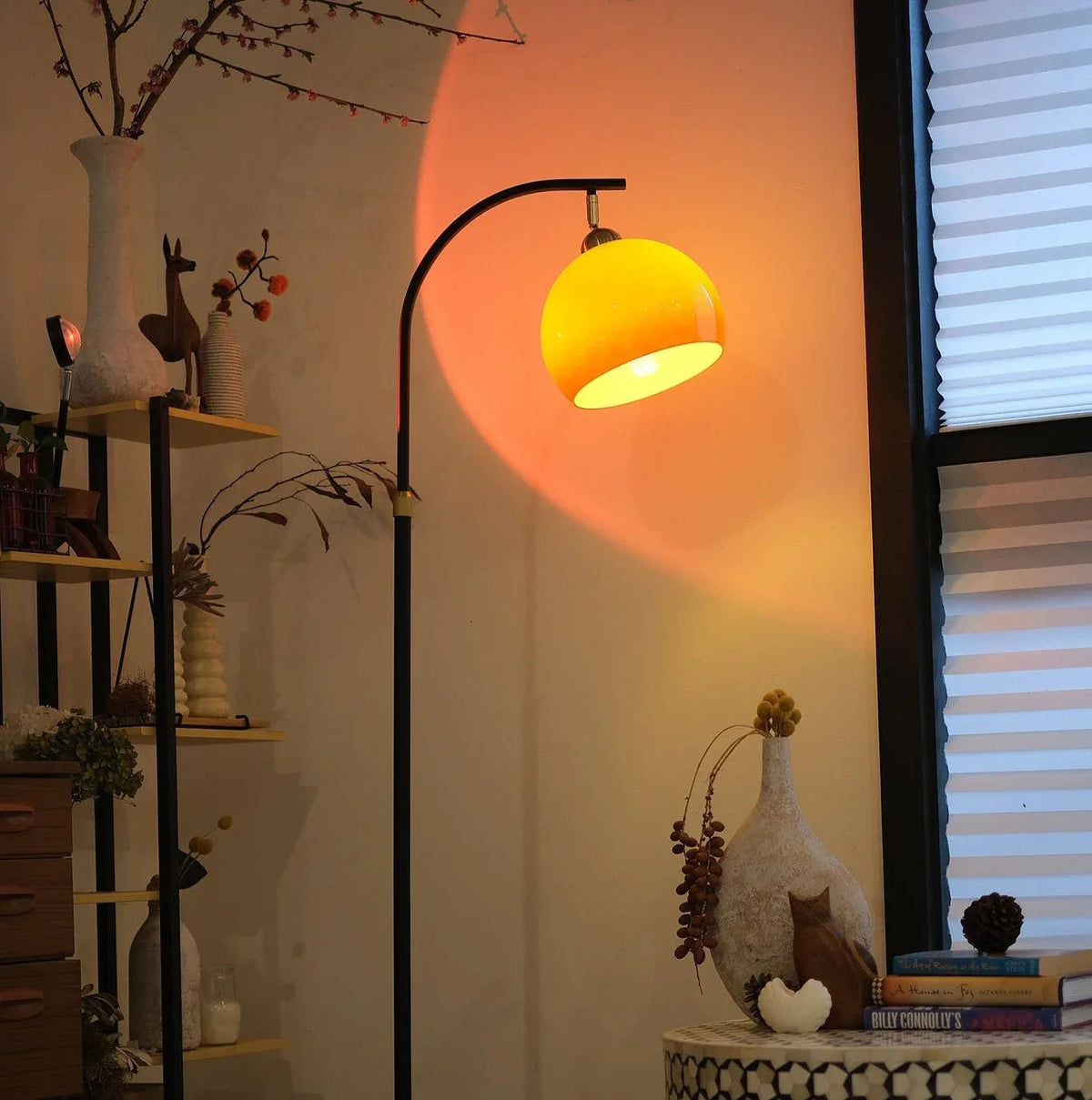 Lampada da Terra Bauhaus Arc con Paralume in Vetro – Lampada dal Design Minimalista