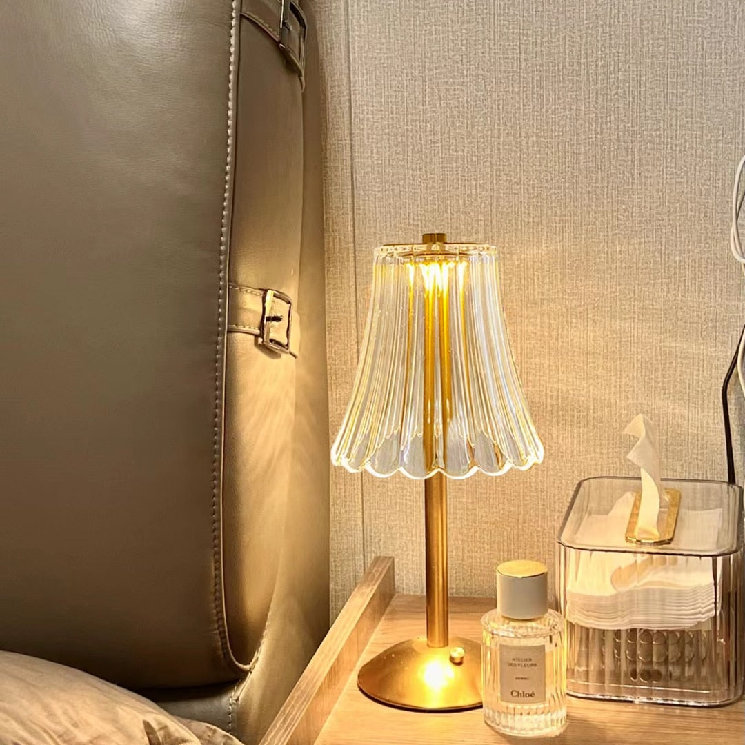 Lampada da Tavolo Billinca – Alluminio – Trasparente – 15W – Elegante design a fiori per accenti stilosi