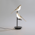 Lampada da Tavolo Birdmann – Ferro & Alluminio – Bianco – Design Artistico – Luce Flessibile per Ambienti Eleganti