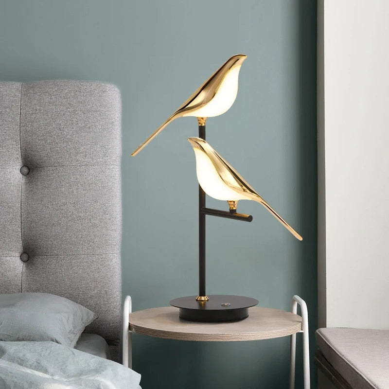 Lampada da Tavolo Birdmann – Ferro & Alluminio – Bianco – Design Artistico – Luce Flessibile per Ambienti Eleganti