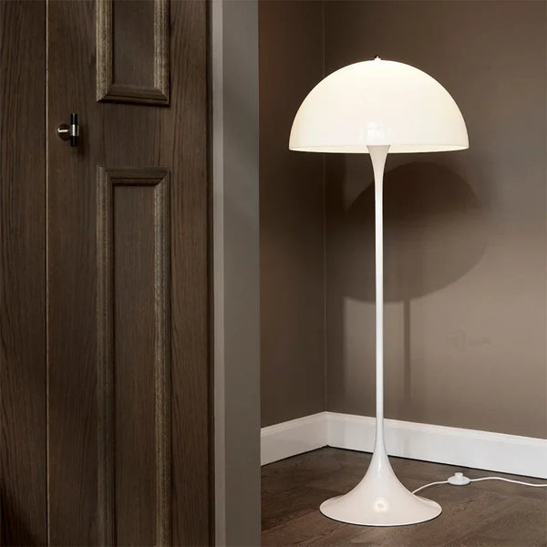 Lampada da terra a LED a forma di fungo scandinava