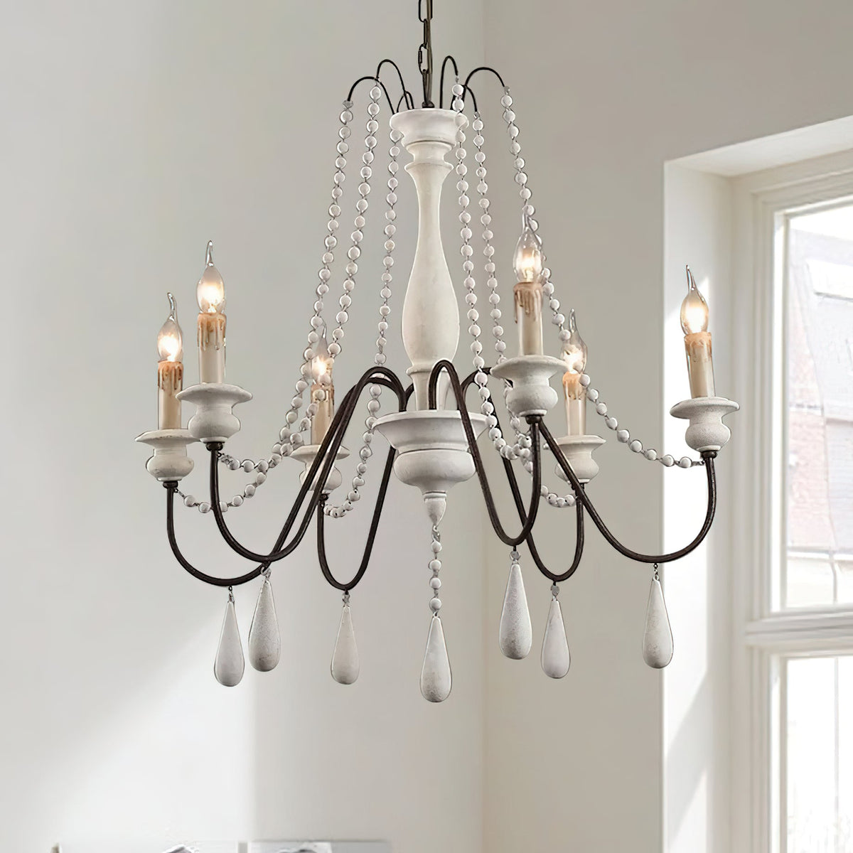 Lampadario a perline in stile candela