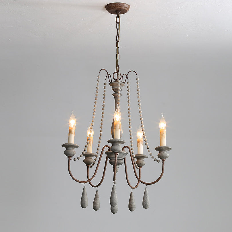 Lampadario a perline in stile candela