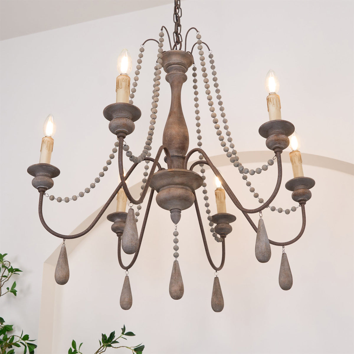 Lampadario a perline in stile candela