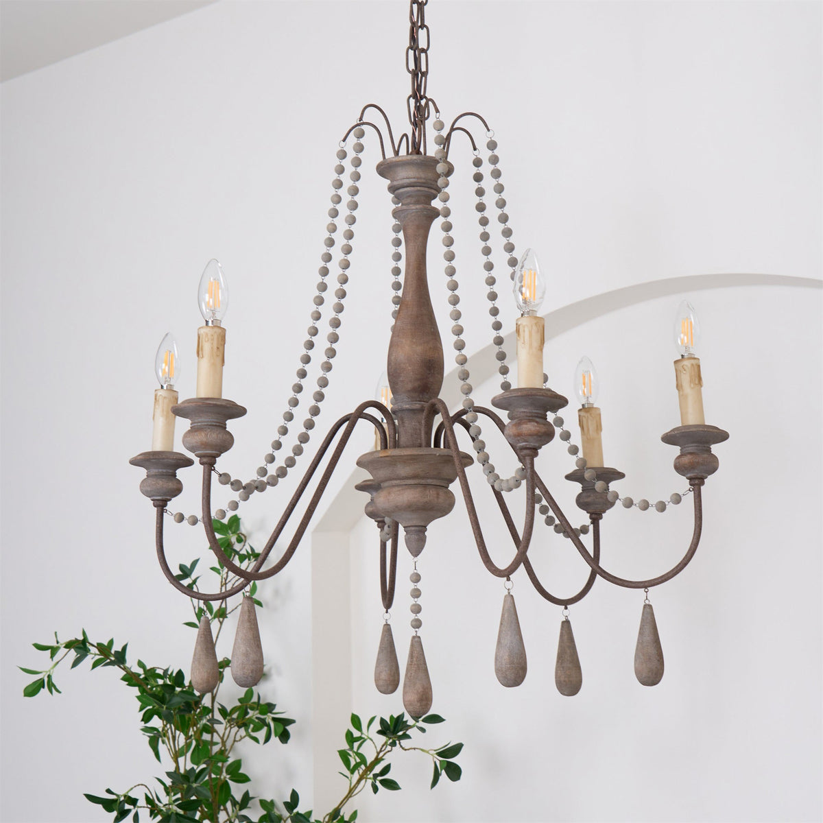 Lampadario a perline in stile candela