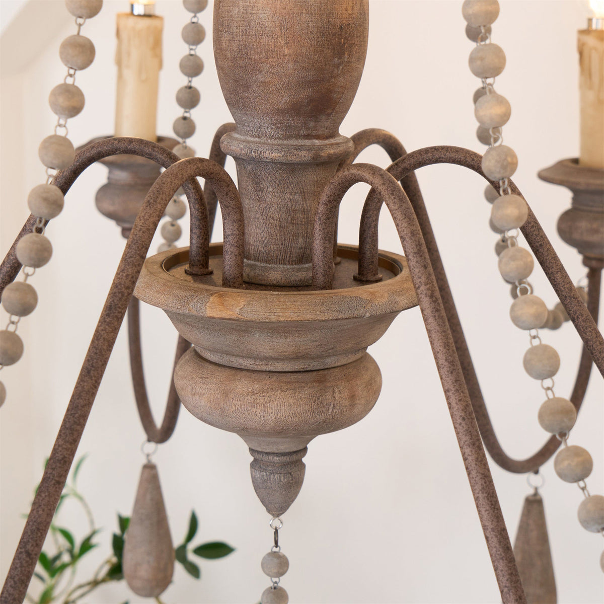 Lampadario a perline in stile candela