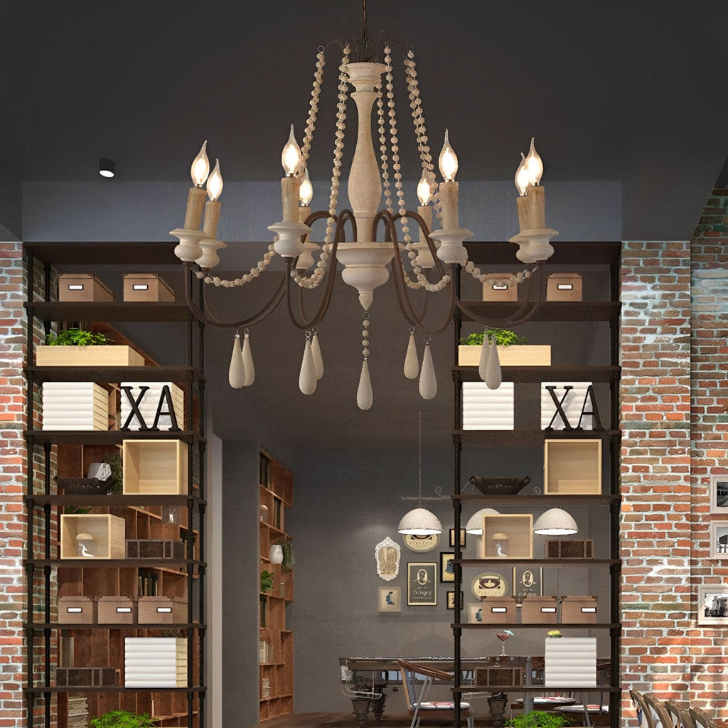 Lampadario a perline in stile candela