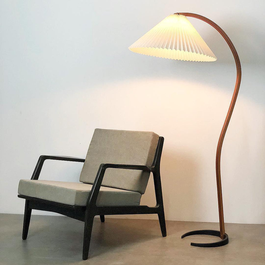 Lampada da Terra Curva Scandinava