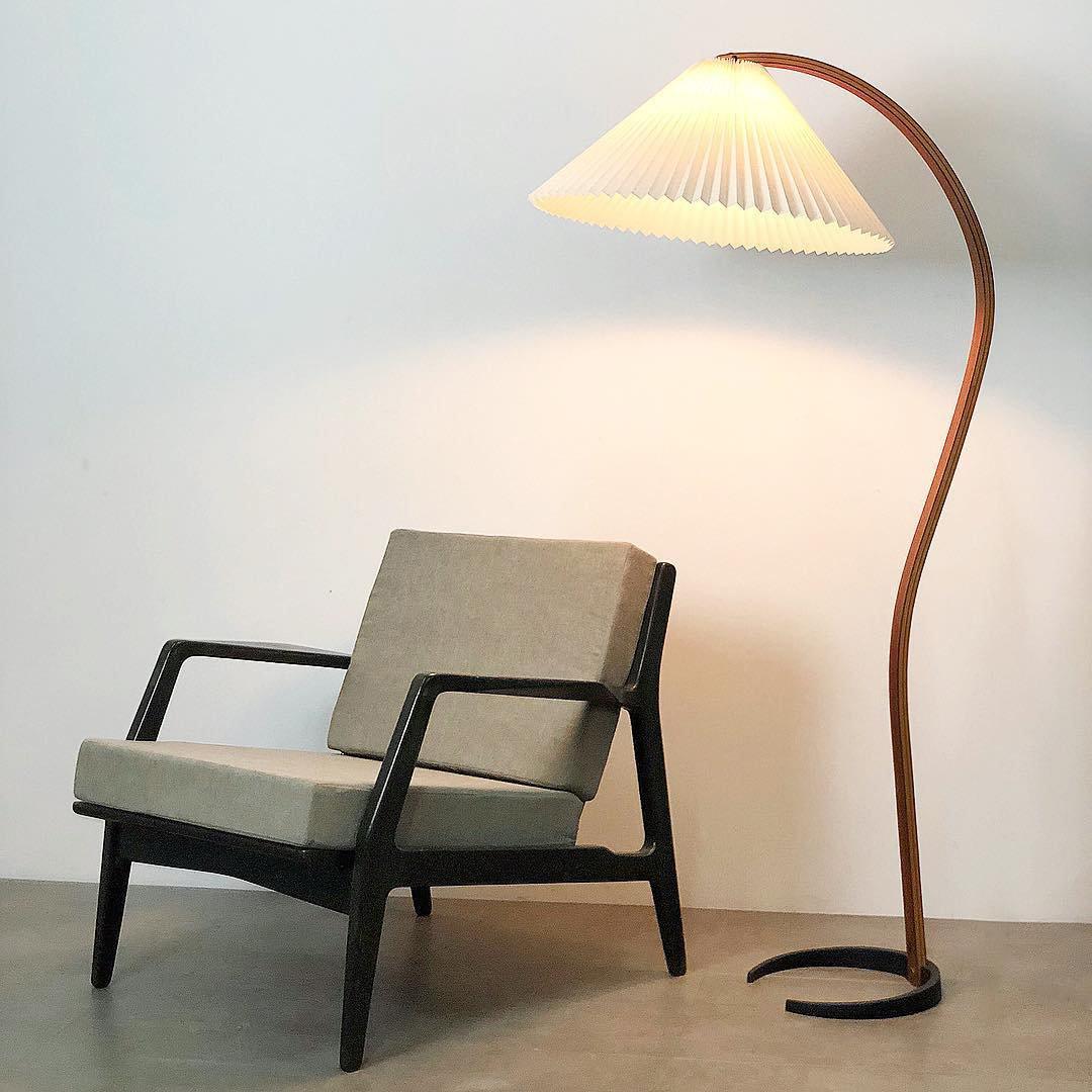 Lampada da Terra Curva Scandinava
