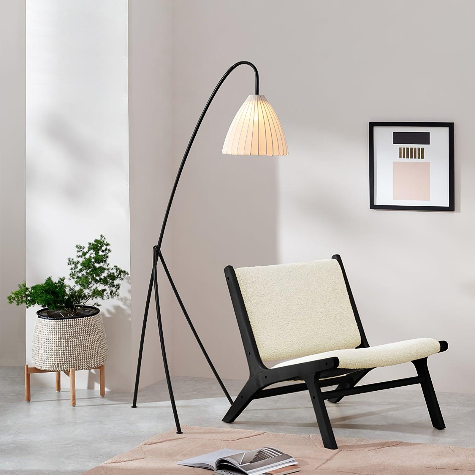 Lampada da terra Caralaven – Struttura in metallo – Beige – 160 cm – Design moderno pieghevole per soggiorno e ufficio
