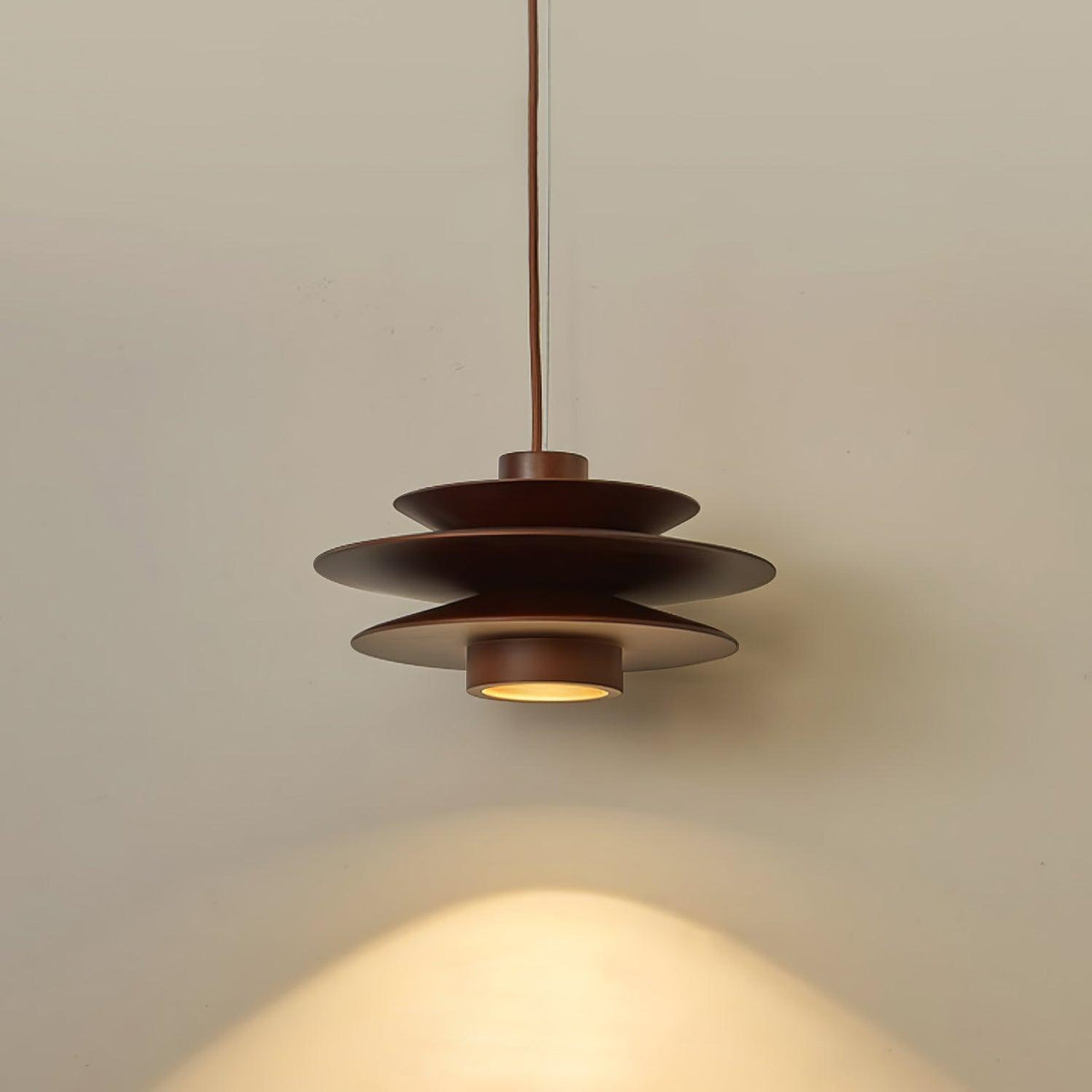 Lampada a sospensione in legno a disco Cascade
