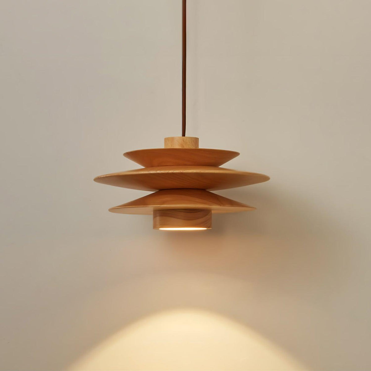 Lampada a sospensione in legno a disco Cascade