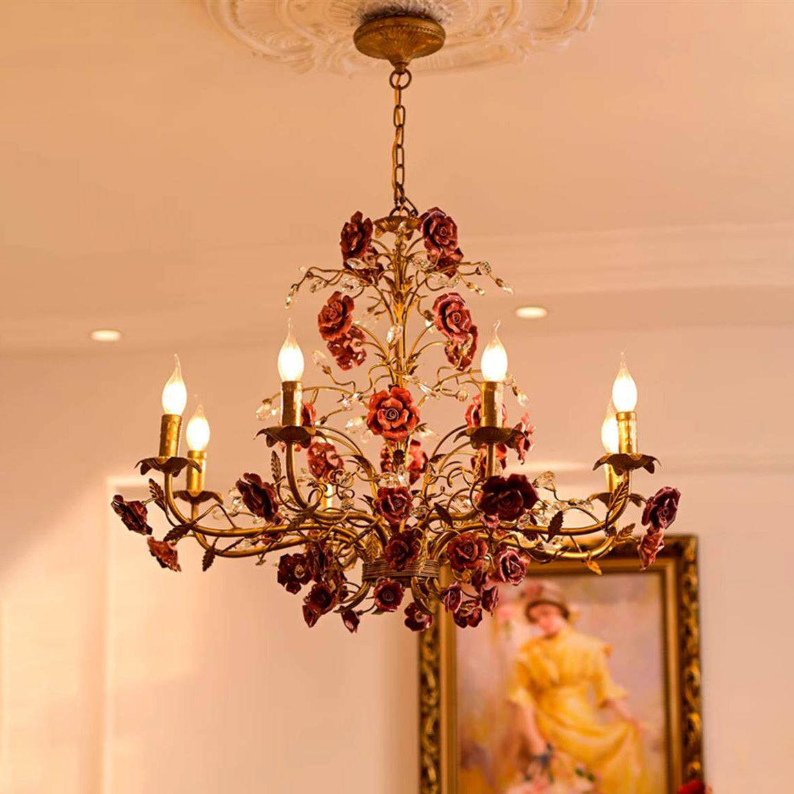 Lampadario in ceramica a forma di rosa rampicante