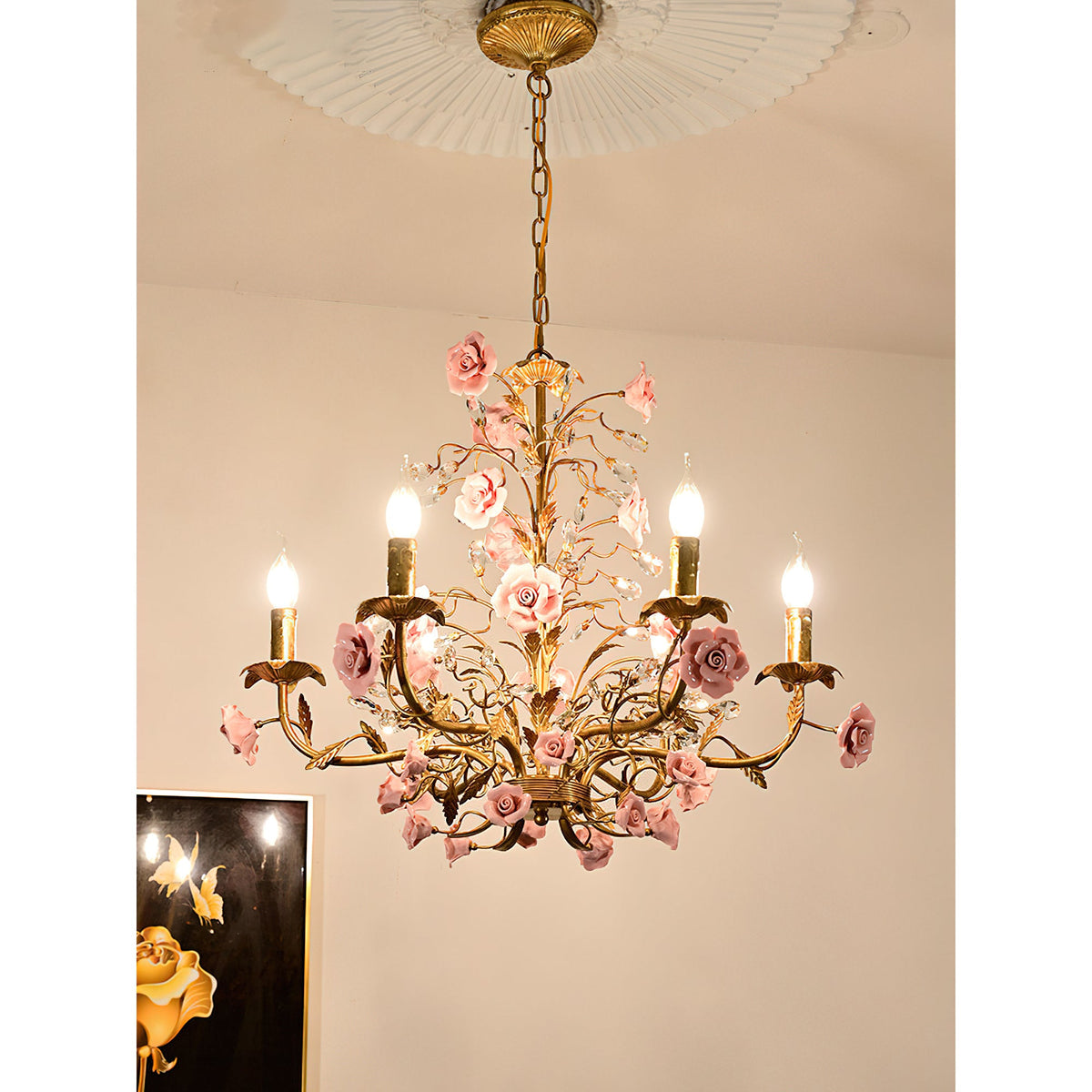 Lampadario in ceramica a forma di rosa rampicante