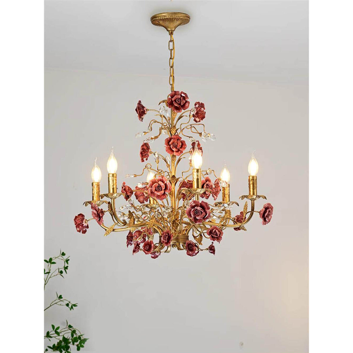 Lampadario in ceramica a forma di rosa rampicante