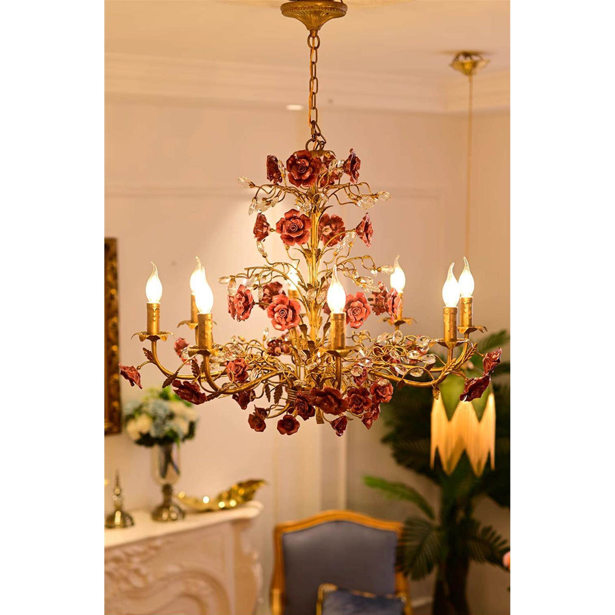 Lampadario in ceramica a forma di rosa rampicante