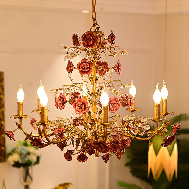 Lampadario in ceramica a forma di rosa rampicante