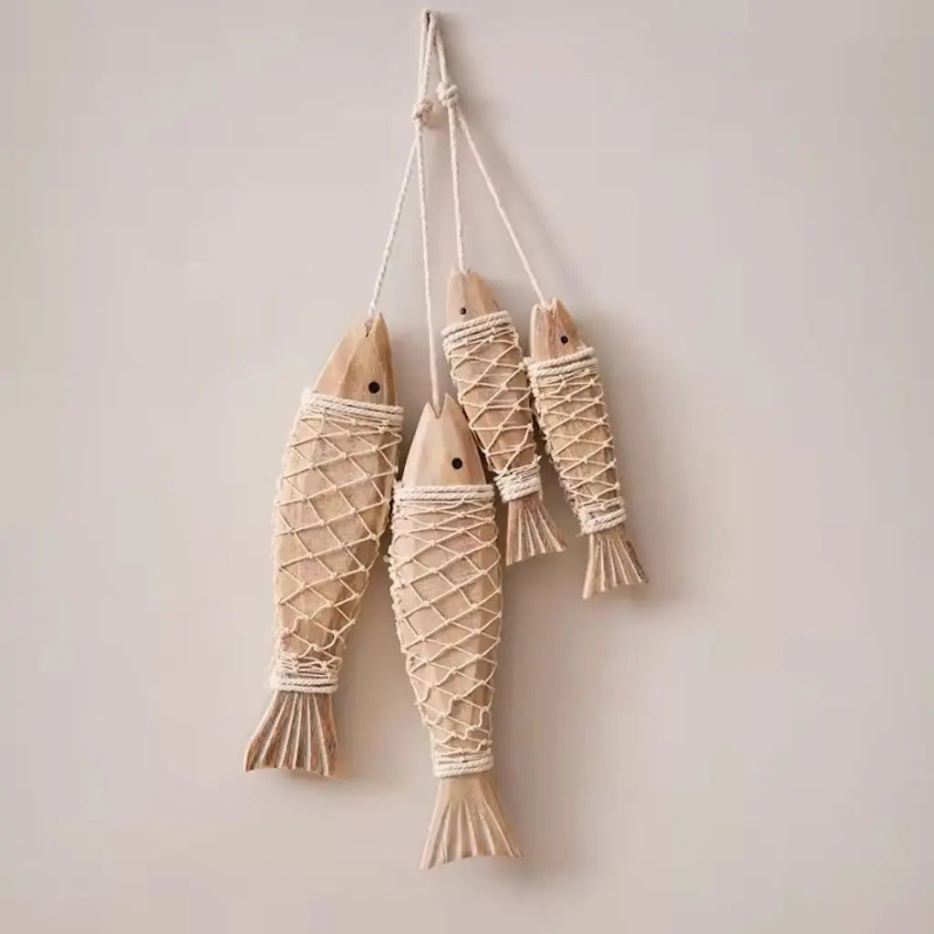 Appendi pesce in legno costiero