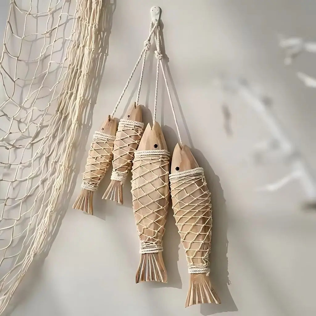 Appendi pesce in legno costiero