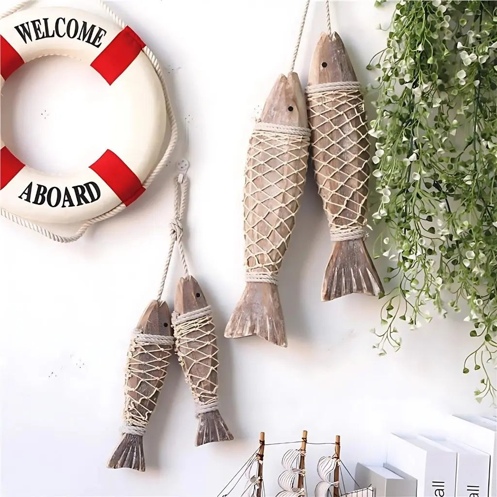 Appendi pesce in legno costiero