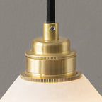 Lampada a sospensione con paralume conico in ottone e alabastro