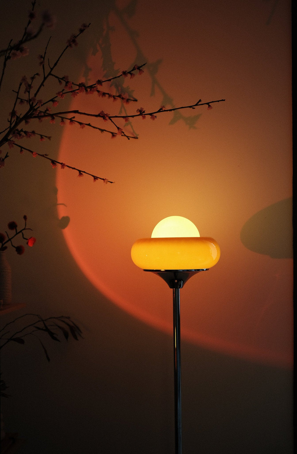 Lampada da Terra Elke Egg Tart – Lampada di Design Giocosa con Forma Unica