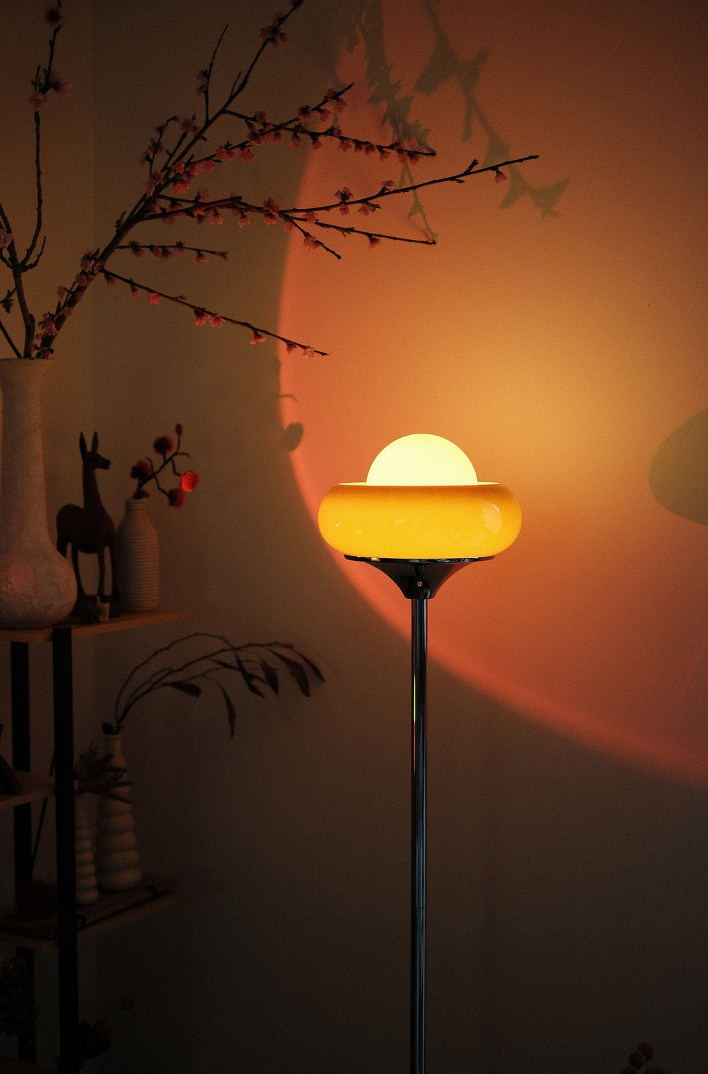 Lampada da Terra Elke Egg Tart – Lampada di Design Giocosa con Forma Unica