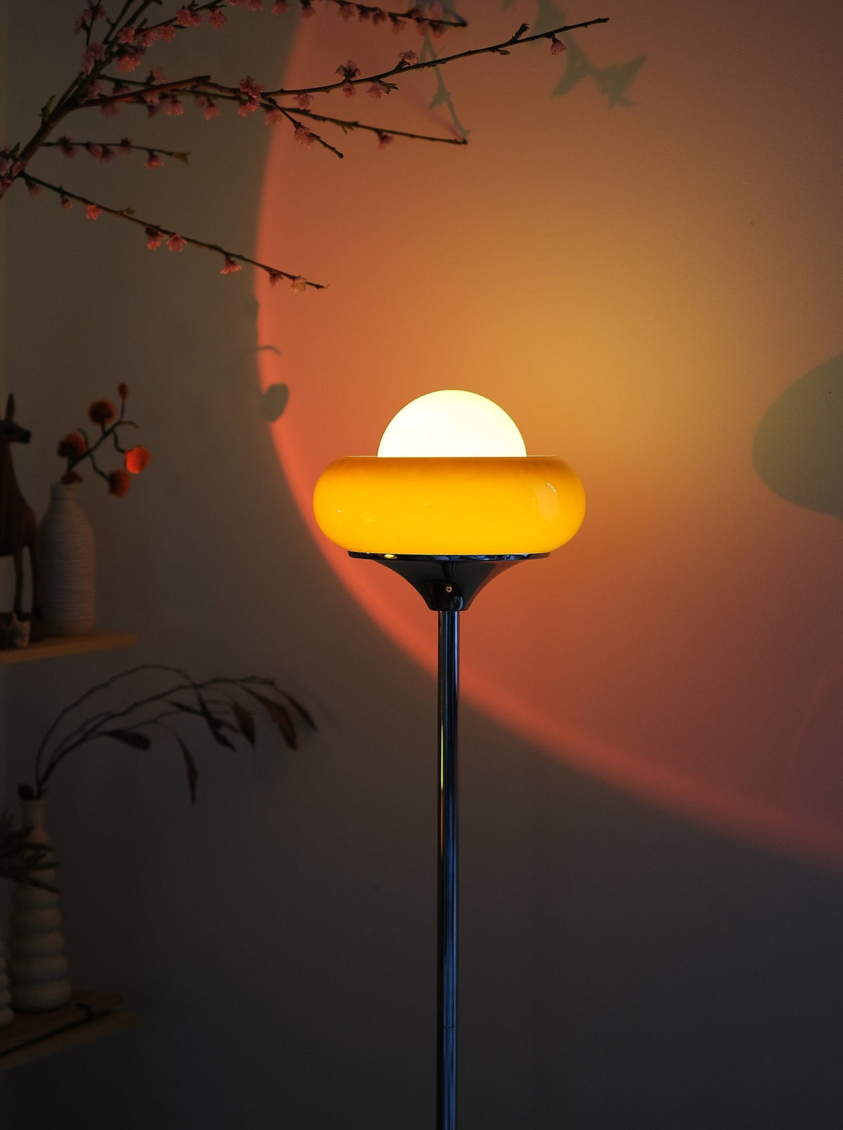 Lampada da Terra Elke Egg Tart – Lampada di Design Giocosa con Forma Unica