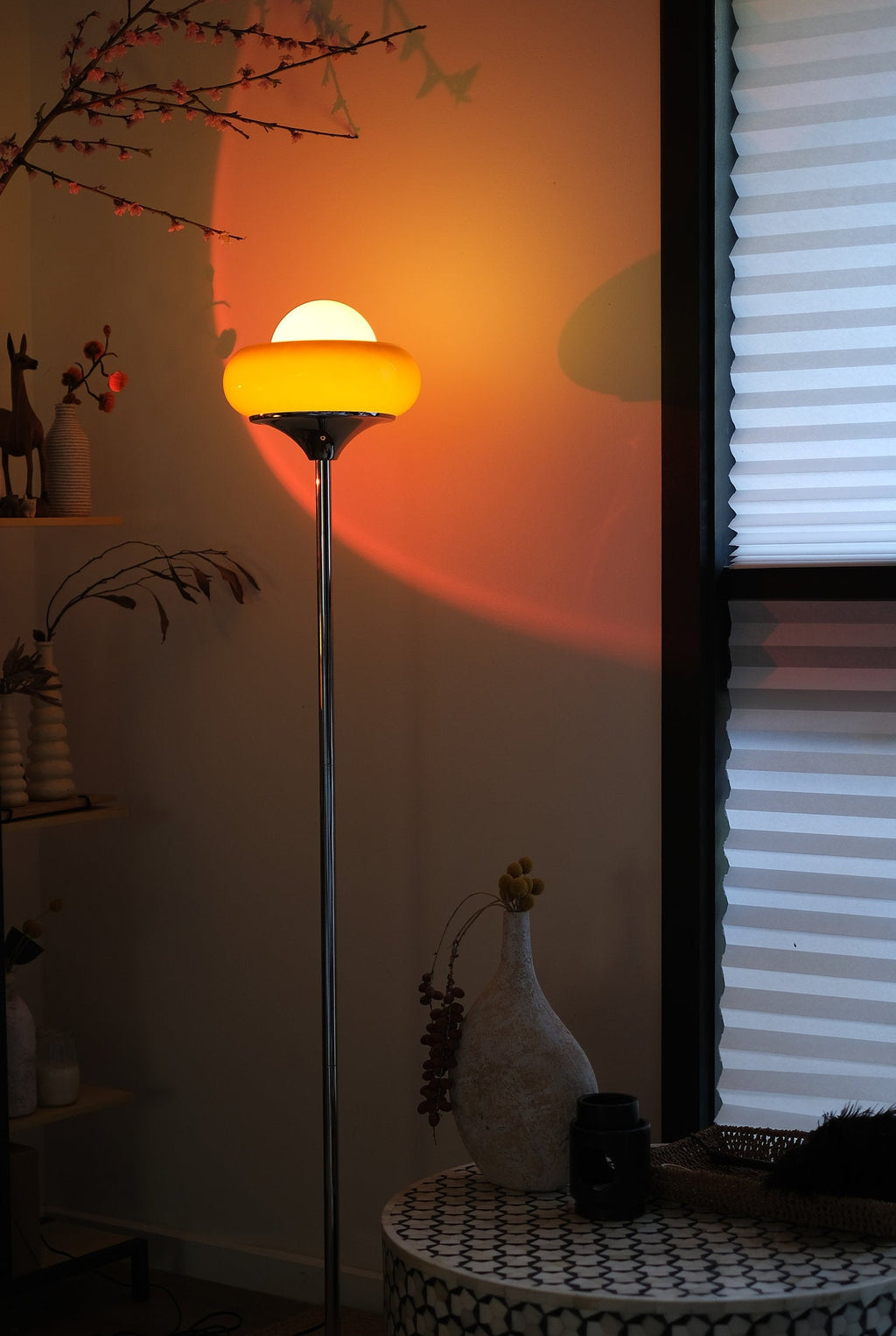 Lampada da Terra Elke Egg Tart – Lampada di Design Giocosa con Forma Unica