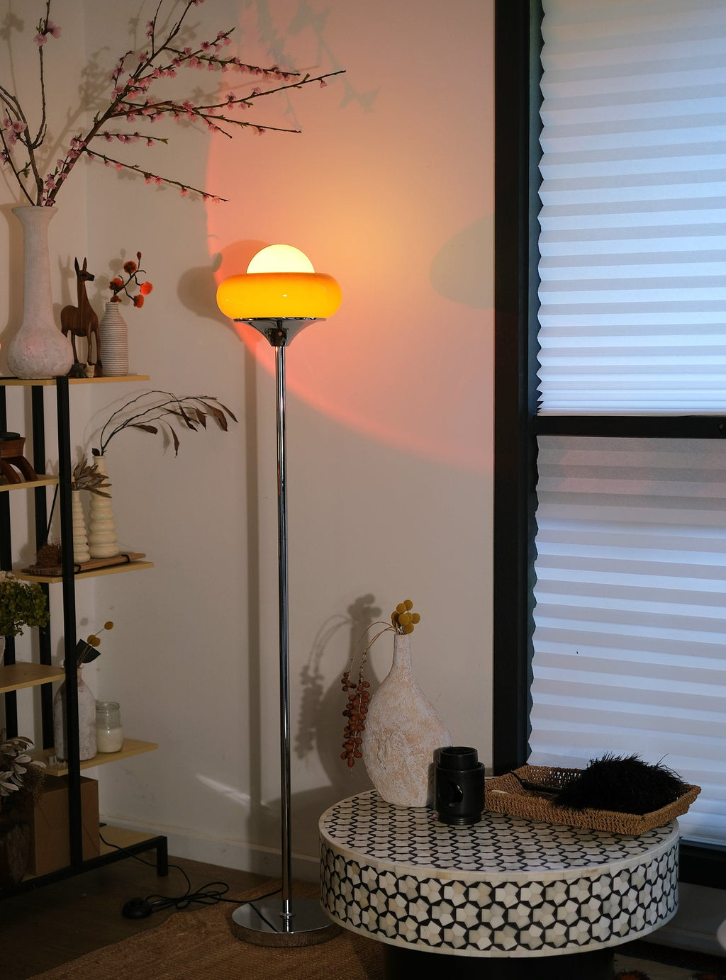 Lampada da Terra Elke Egg Tart – Lampada di Design Giocosa con Forma Unica