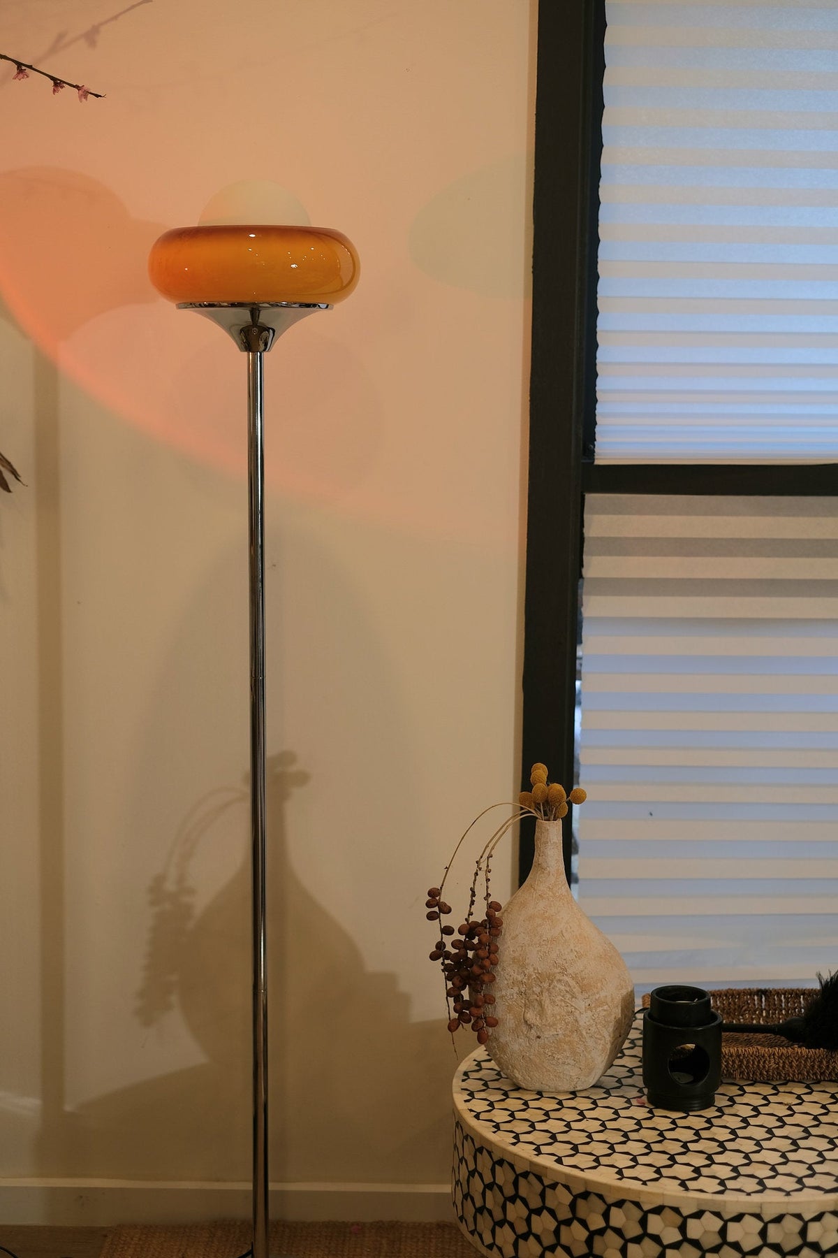 Lampada da Terra Elke Egg Tart – Lampada di Design Giocosa con Forma Unica