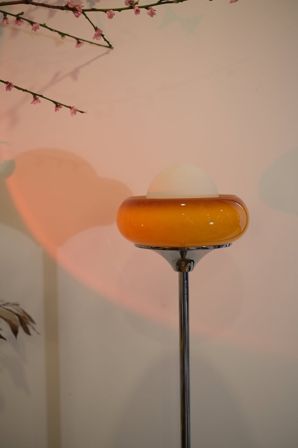 Lampada da Terra Elke Egg Tart – Lampada di Design Giocosa con Forma Unica