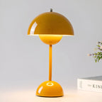 Lampada da tavolo a forma di fungo con paralume a cupola