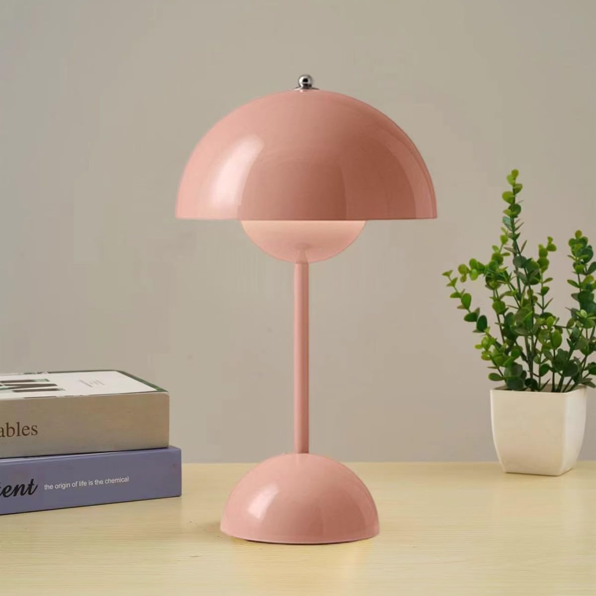 Lampada da tavolo a forma di fungo con paralume a cupola