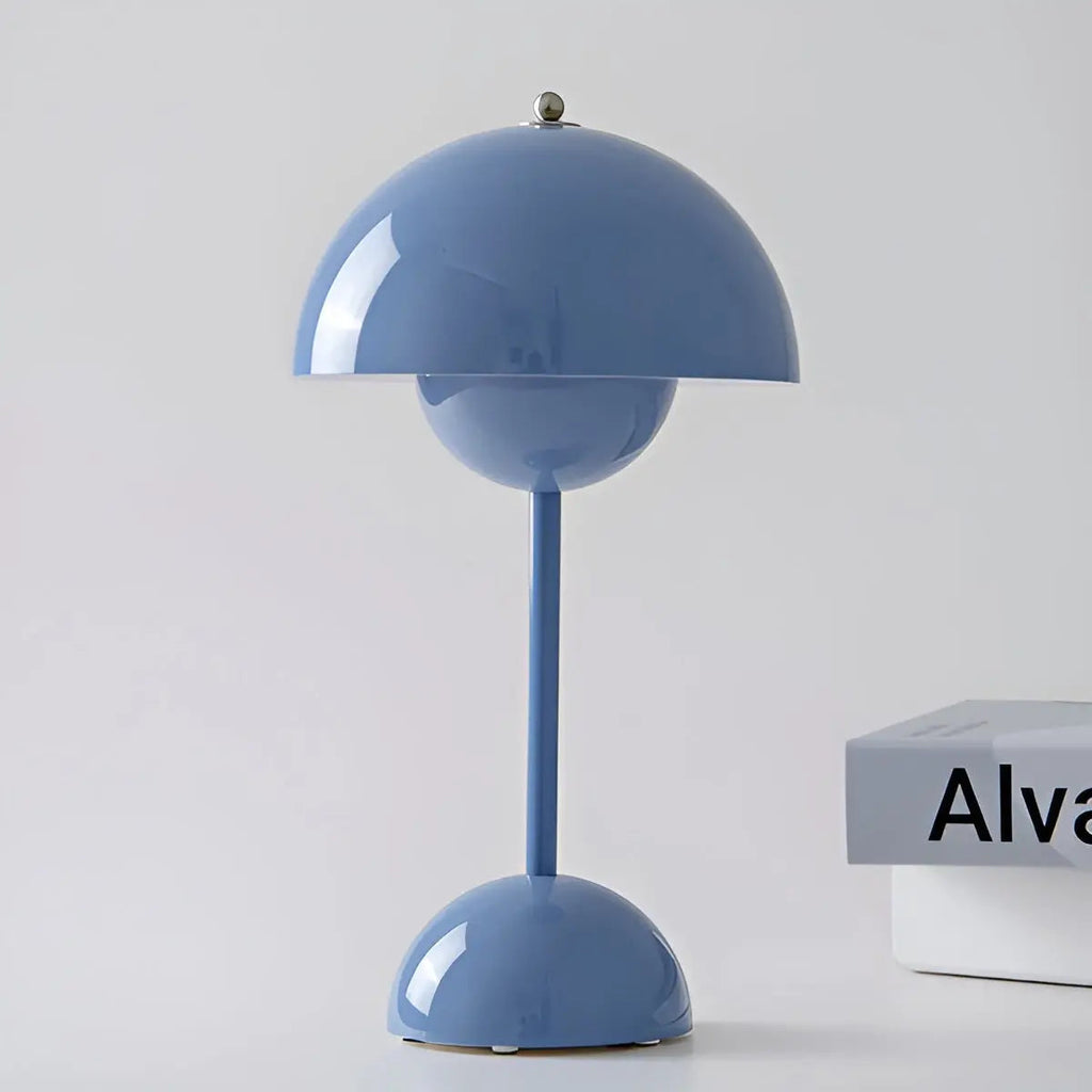 Lampada da tavolo a forma di fungo con paralume a cupola