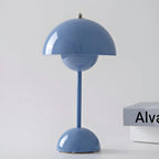 Lampada da tavolo a forma di fungo con paralume a cupola
