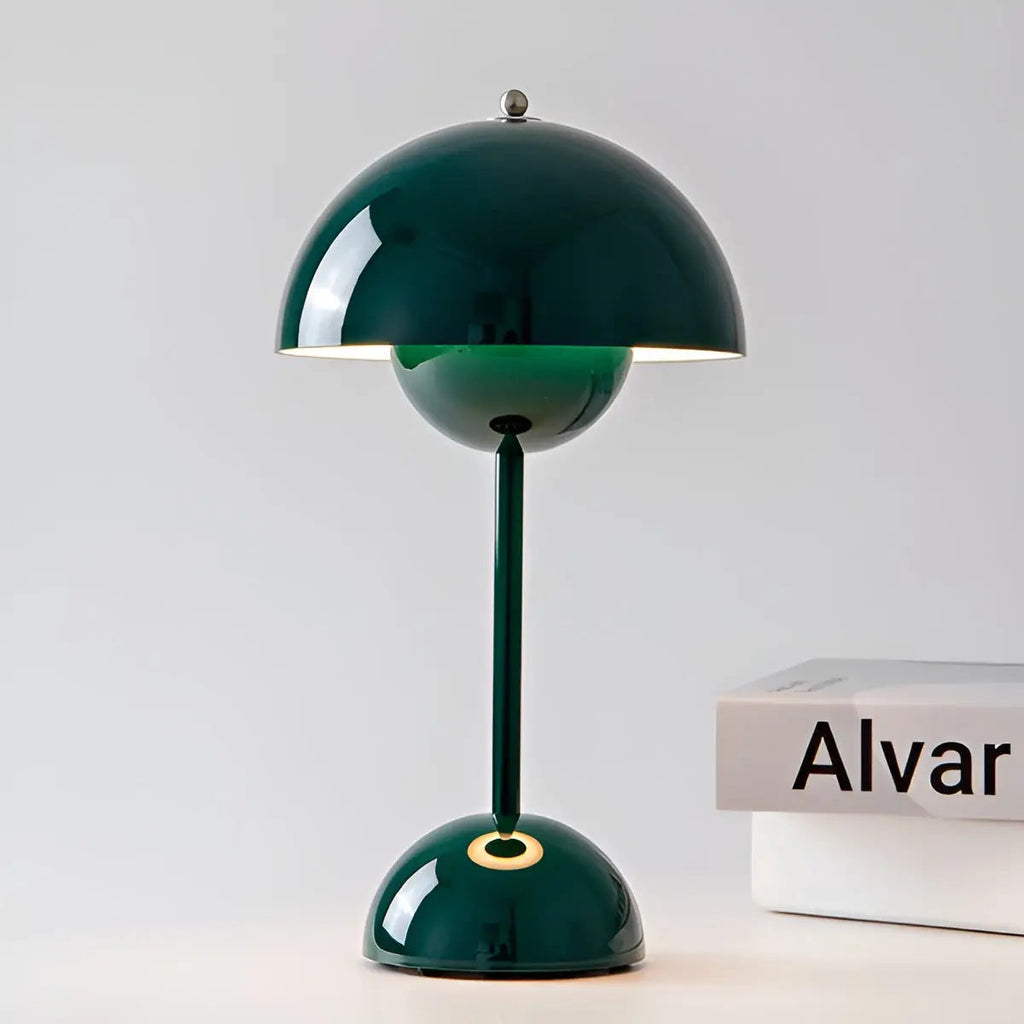 Lampada da tavolo a forma di fungo con paralume a cupola