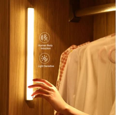SENSOLUX – Apparecchio LED wireless con sensore di movimento