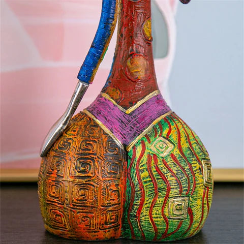 Elara Haus Figurina Astratta di Donna Yoga - Scultura Colorata in Arte Graffiti