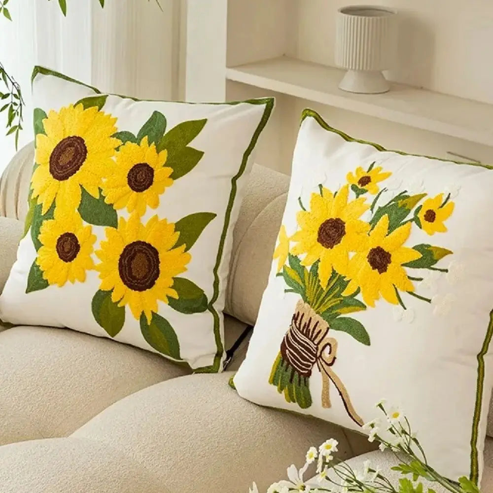 Cuscino in Cotone Ricamato a Motivo Girasole Elara Haus Artisan