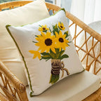 Cuscino in Cotone Ricamato a Motivo Girasole Elara Haus Artisan