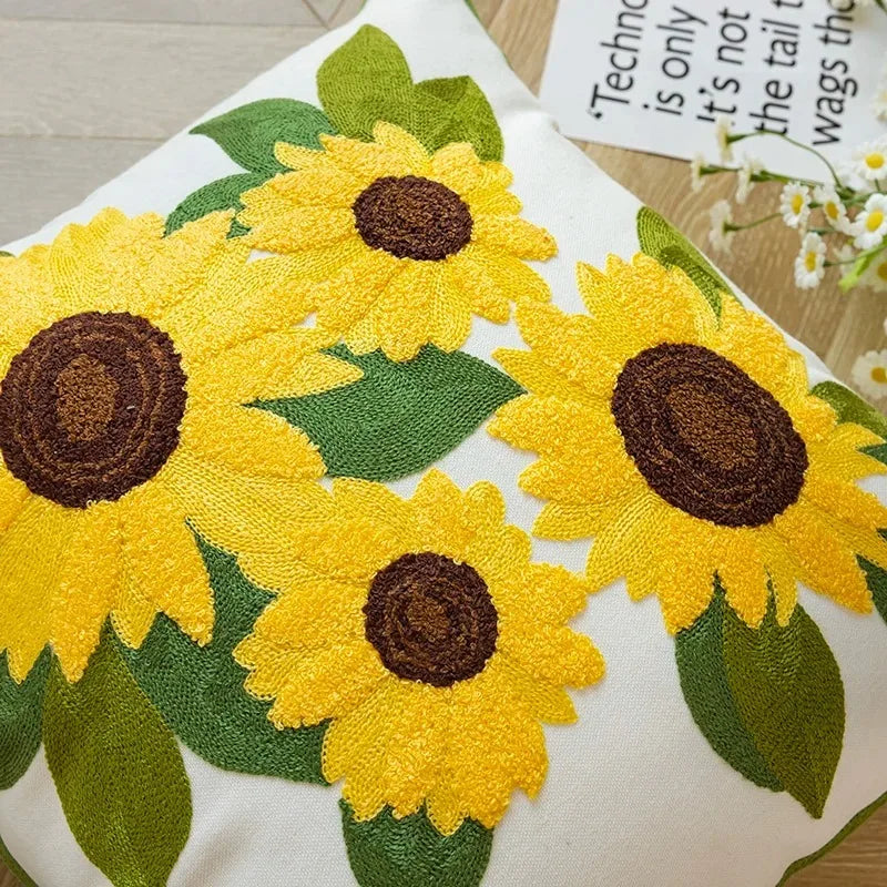 Cuscino in Cotone Ricamato a Motivo Girasole Elara Haus Artisan