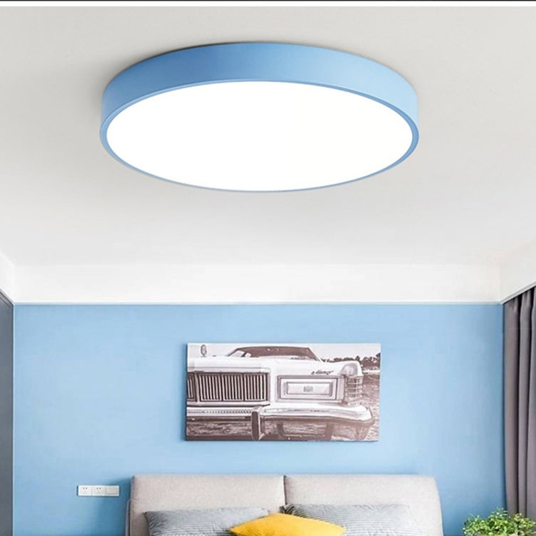 Lampada da soffitto circolare Elara con accenti in legno